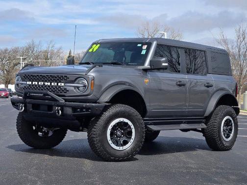 CARBONIZED GRAY METALLIC 2024 Ford Bronco BADLANDS