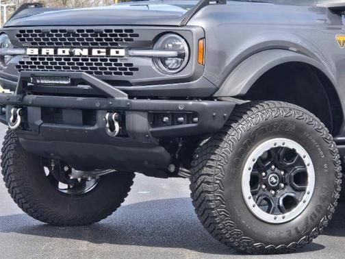 CARBONIZED GRAY METALLIC 2024 Ford Bronco BADLANDS
