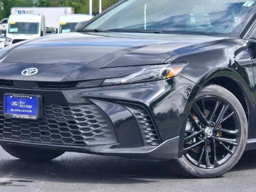 Midnight Black Metallic 2025 Toyota Camry SE
