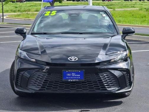 Midnight Black Metallic 2025 Toyota Camry SE