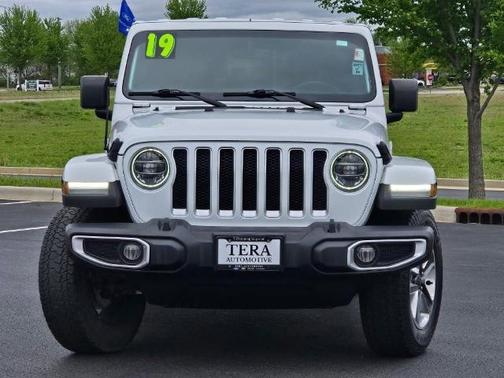 Bright White Clearcoat 2019 Jeep Wrangler Unlimited SAHARA