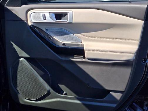 JEWEL RED MET TINTED CC 2023 Ford Explorer PLATINUM