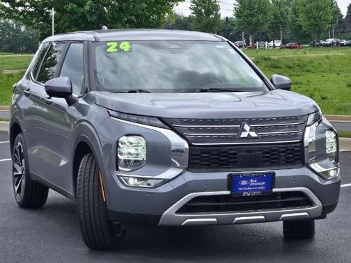 Gray 2024 Mitsubishi Outlander SE