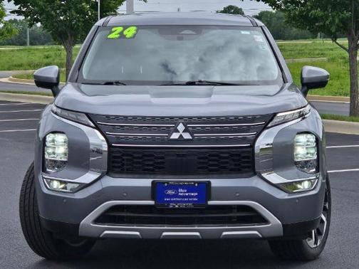Gray 2024 Mitsubishi Outlander SE