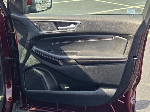 BURGUNDY VELVET MET TINT CC 2022 Ford Edge TITANIUM