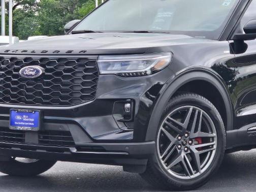 AGATE BLACK METALLIC 2025 Ford Explorer ST-LINE