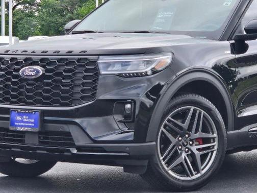 AGATE BLACK METALLIC 2025 Ford Explorer ST-LINE