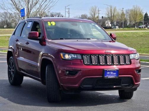2019 Jeep Grand Cherokee LAREDO