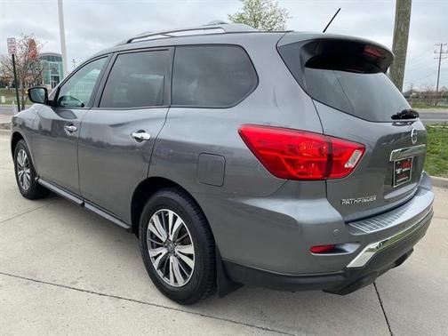 2017 Nissan Pathfinder SV