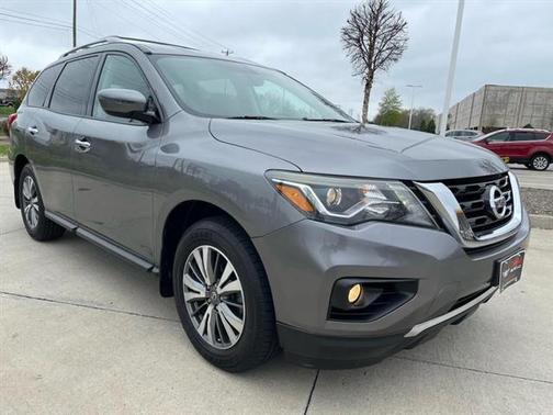 2017 Nissan Pathfinder SV