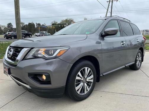 2017 Nissan Pathfinder SV