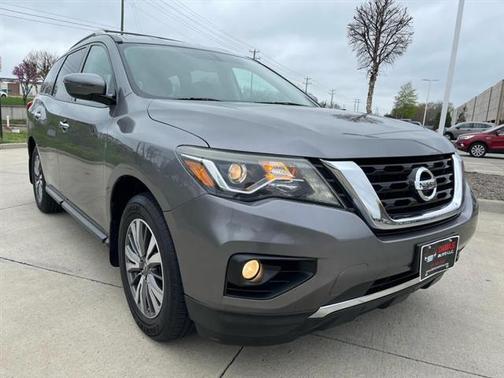 2017 Nissan Pathfinder SV