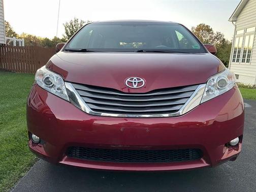 2014 Toyota Sienna XLE