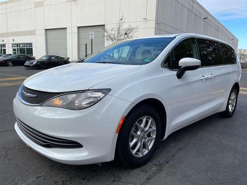 2017 Chrysler Pacifica LX