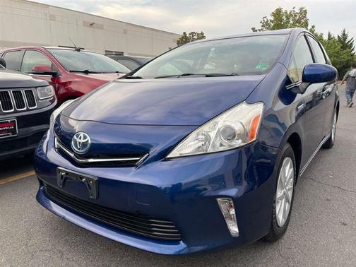 2014 Toyota Prius v Five