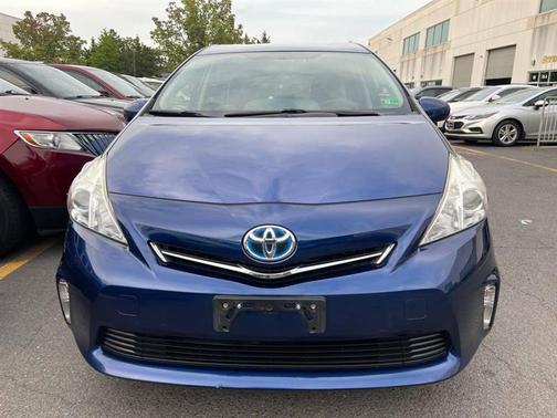 2014 Toyota Prius v Five