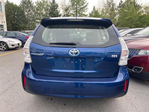 2014 Toyota Prius v Five