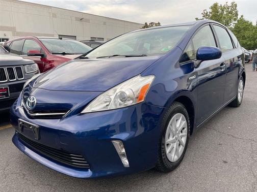 2014 Toyota Prius v Five