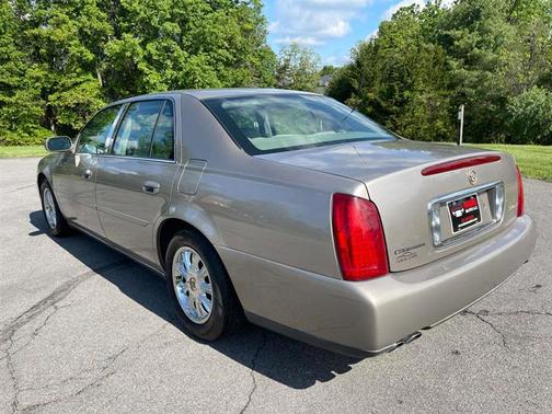 Gold 2003 Cadillac DeVille Base
