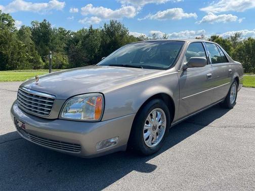 Gold 2003 Cadillac DeVille Base