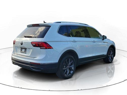 Opal White Pearl Effect 2023 Volkswagen Tiguan 2.0T SE
