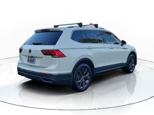 Opal White Pearl Effect 2023 Volkswagen Tiguan 2.0T SE