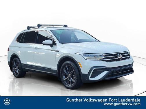 Opal White Pearl Effect 2023 Volkswagen Tiguan 2.0T SE