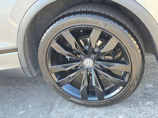 2021 Volkswagen Tiguan 2.0T SE R-Line Black
