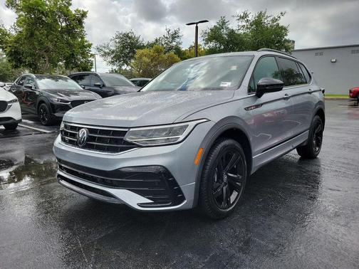 Pyrite Silver Metallic 2023 Volkswagen Tiguan 2.0T SE R-Line Black