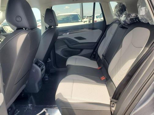 Platinum Gray Metallic 2026 Volkswagen Tiguan 2.0T SE