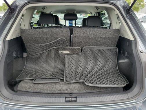 Platinum Gray Metallic 2023 Volkswagen Tiguan 2.0T SE