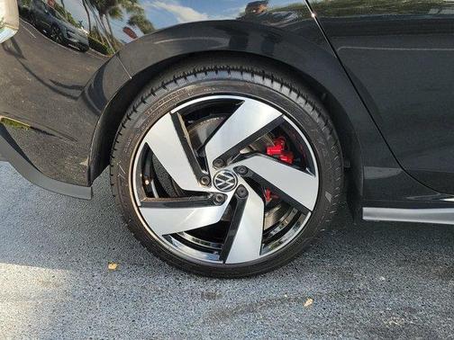 Mythos Black Metallic 2025 Volkswagen Golf GTI 2.0T S