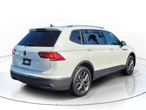 Opal White Pearl Effect 2023 Volkswagen Tiguan 2.0T SE