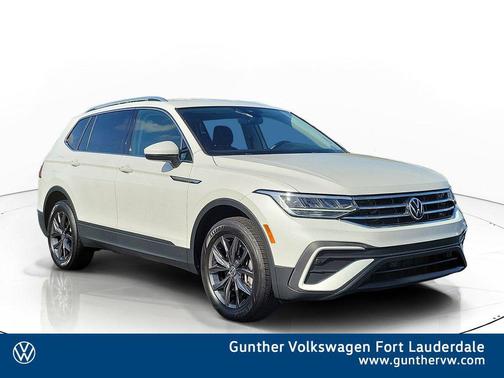 Opal White Pearl Effect 2023 Volkswagen Tiguan 2.0T SE