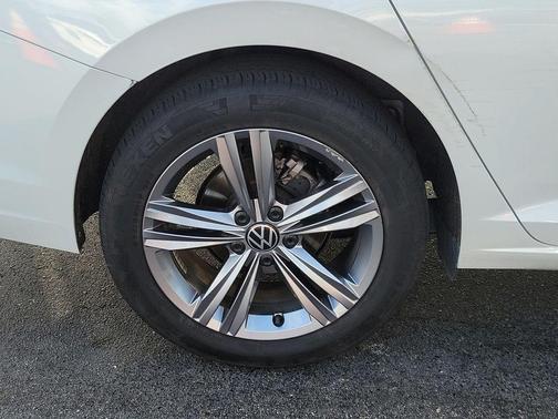 Opal White Pearl Effect 2023 Volkswagen Jetta 1.5T SE