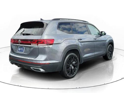 Platinum Gray Metallic 2024 Volkswagen Atlas 2.0T SE w/Technology