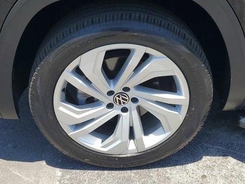 2022 Volkswagen Atlas 3.6L SE w/Technology