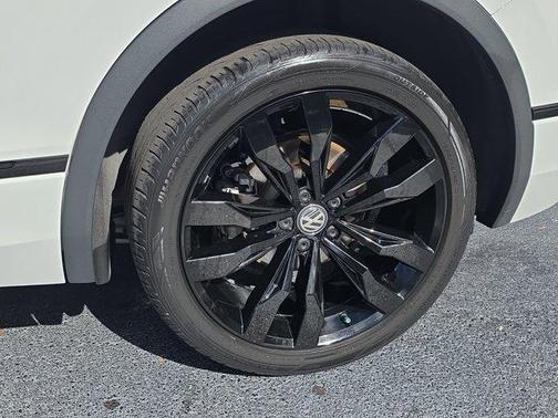 2021 Volkswagen Tiguan 2.0T SE R-Line Black