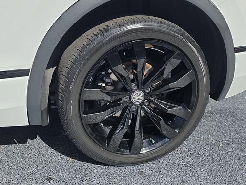 2021 Volkswagen Tiguan 2.0T SE R-Line Black