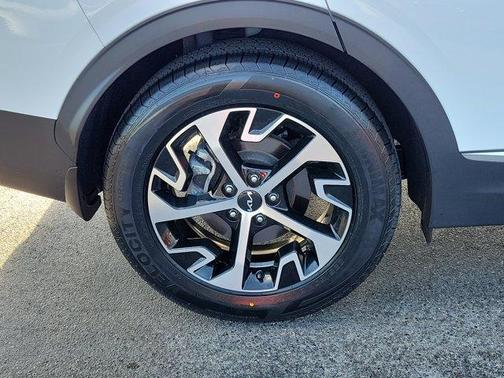Glacial White Pearl 2023 Kia Sportage EX