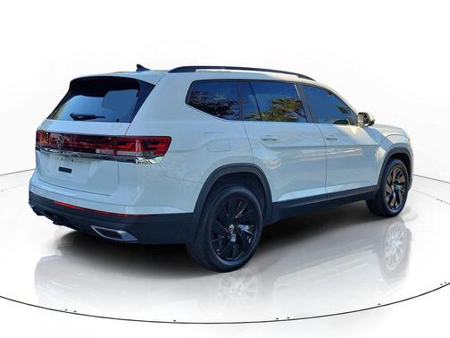 Pure White 2024 Volkswagen Atlas 2.0T SE w/Technology