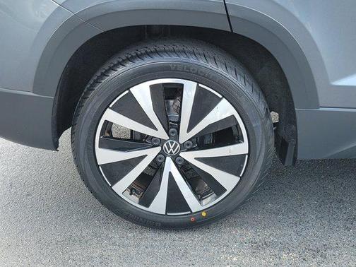 Platinum Gray Metallic 2023 Volkswagen Taos 1.5T SE