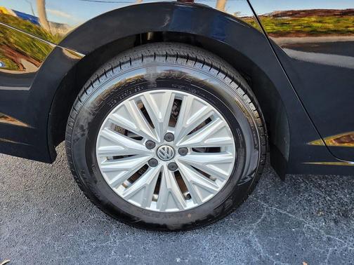 Black 2019 Volkswagen Jetta 1.4T S