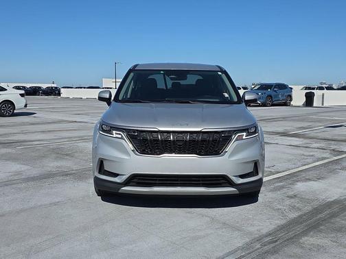 2023 Kia Carnival LX