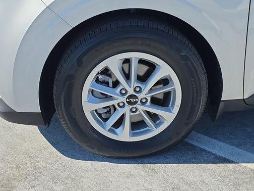 2023 Kia Carnival LX