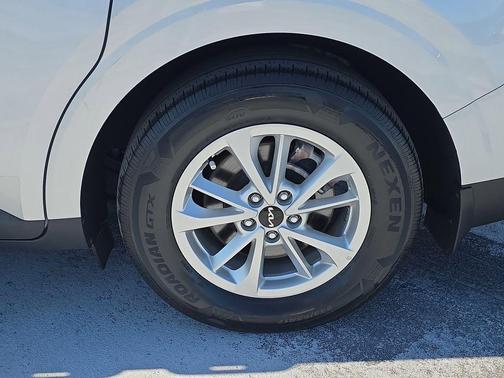 2023 Kia Carnival LX