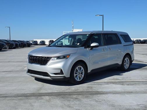2023 Kia Carnival LX
