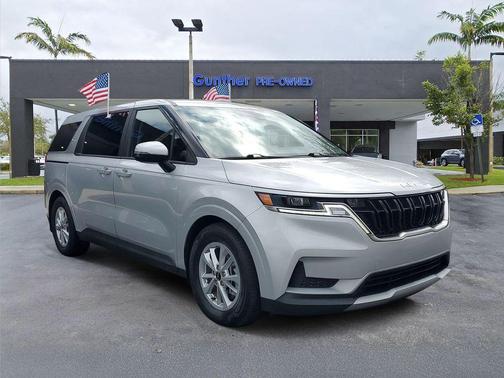 2023 Kia Carnival LX