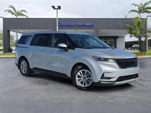 2023 Kia Carnival LX