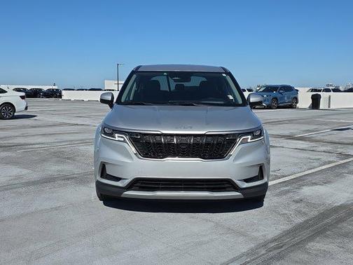 2023 Kia Carnival LX